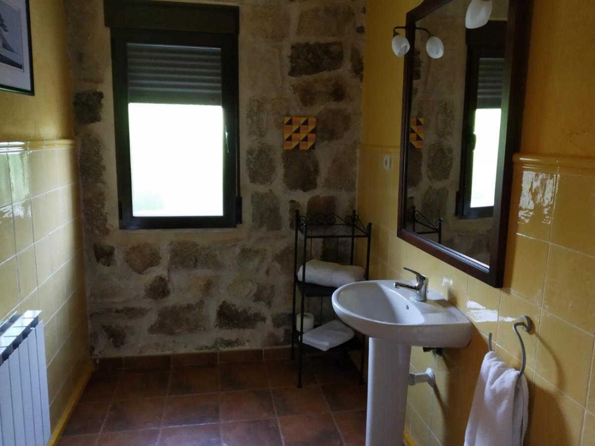 Villa Viv. De Uso Turistico Fuente El Tejo - Casa Ana à Burgohondo Extérieur photo