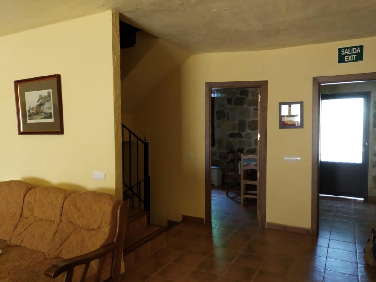 Villa Viv. De Uso Turistico Fuente El Tejo - Casa Ana à Burgohondo Extérieur photo