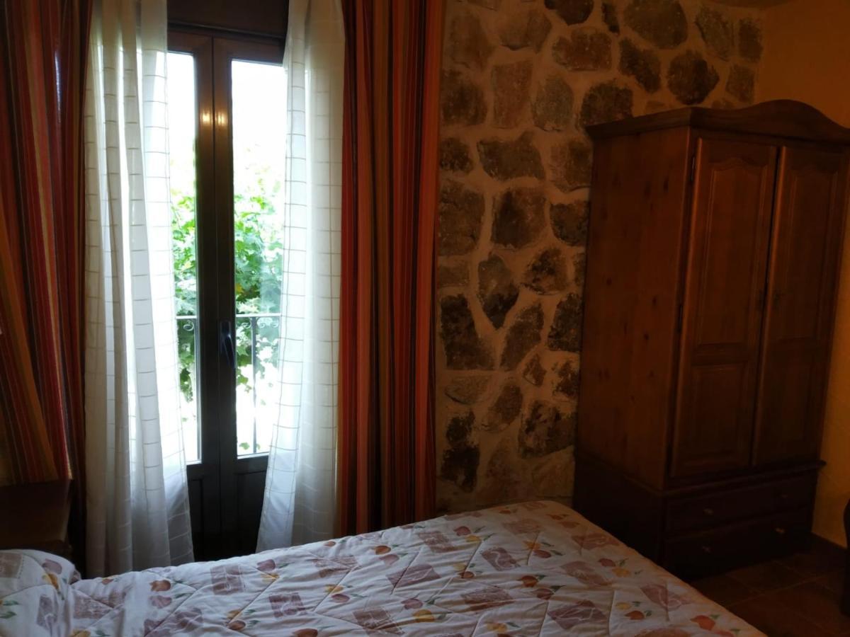 Villa Viv. De Uso Turistico Fuente El Tejo - Casa Ana à Burgohondo Extérieur photo